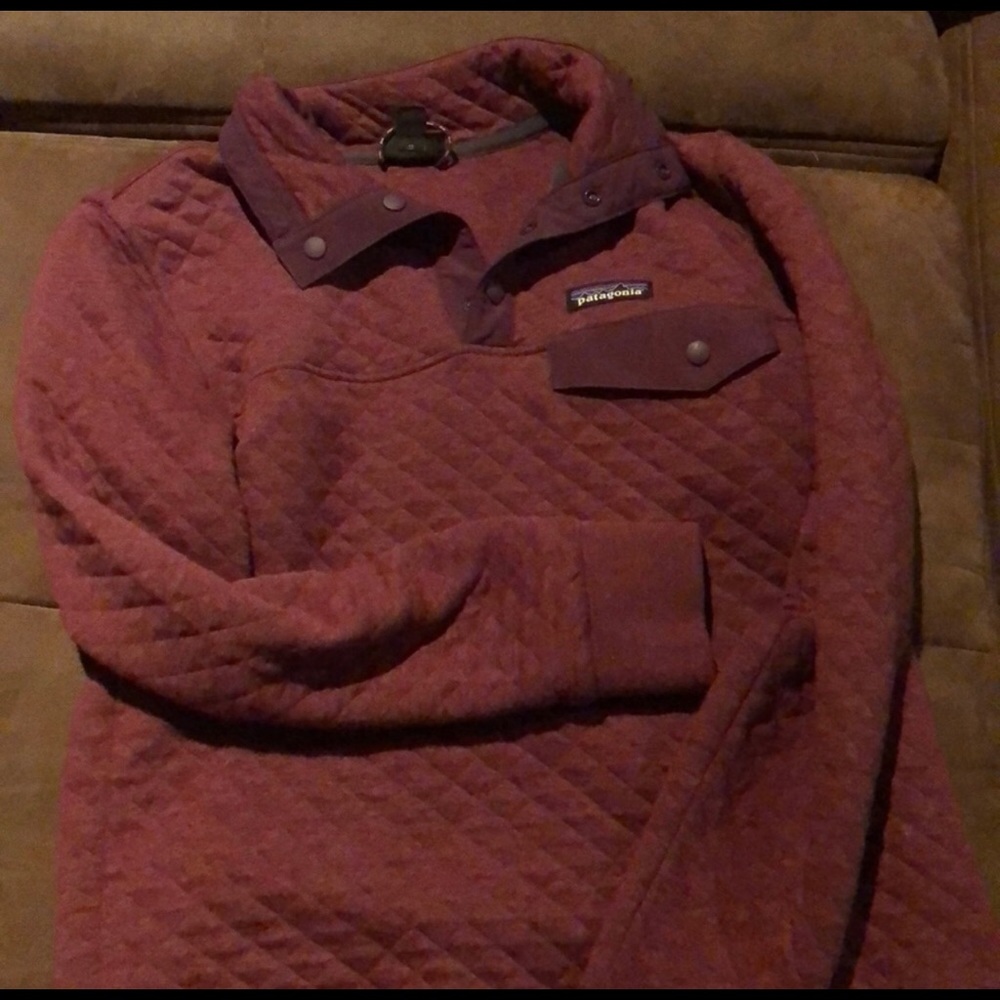maroon quilted patagonia sweatshirt